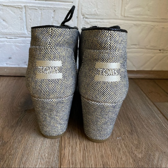 Toms Desert Wedge Bootie in Linen Metallic - 7.5 - Picture 4 of 8